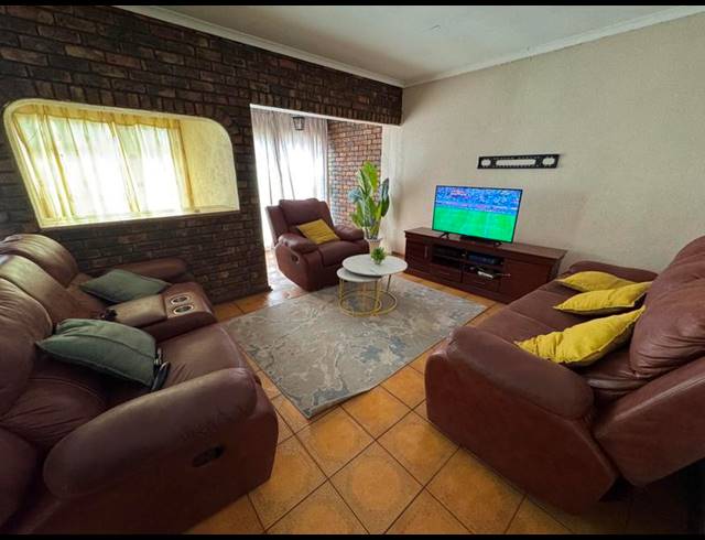 3 BEDROOM SIMPLEX FOR SALE IN BIRCHLEIGH